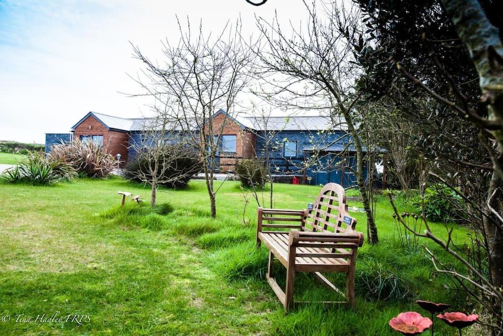 2 Bedroom Cottage Sleeps 4, With Pool Use, Sennen Extérieur photo
