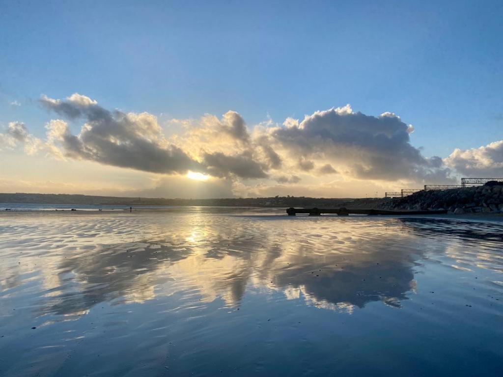 2 Bedroom Cottage Sleeps 4, With Pool Use, Sennen Extérieur photo