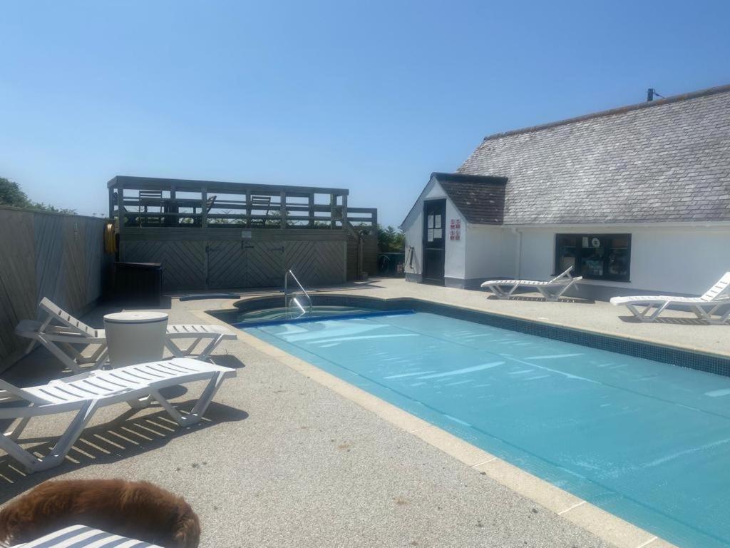 2 Bedroom Cottage Sleeps 4, With Pool Use, Sennen Extérieur photo