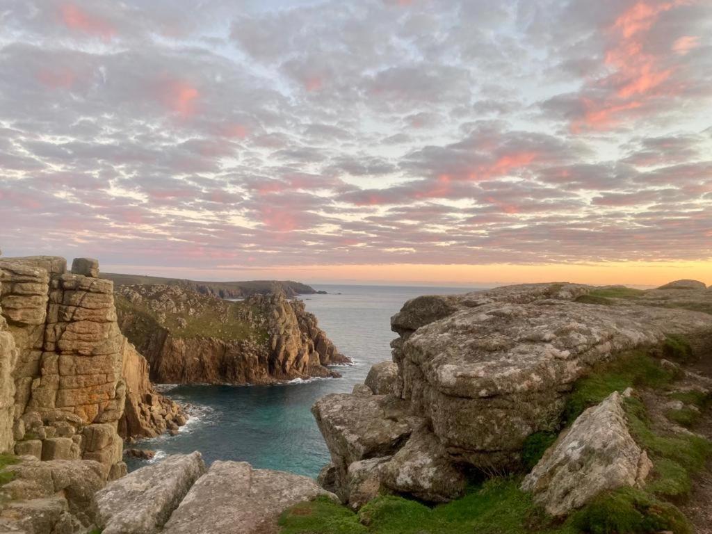 2 Bedroom Cottage Sleeps 4, With Pool Use, Sennen Extérieur photo