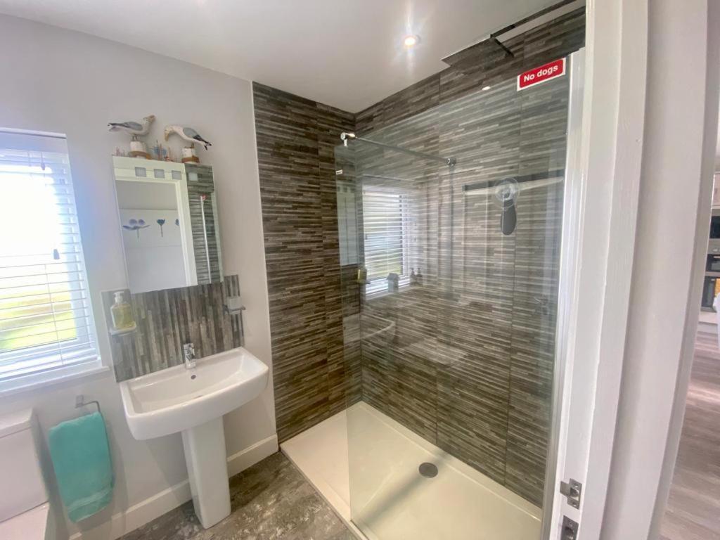 2 Bedroom Cottage Sleeps 4, With Pool Use, Sennen Extérieur photo