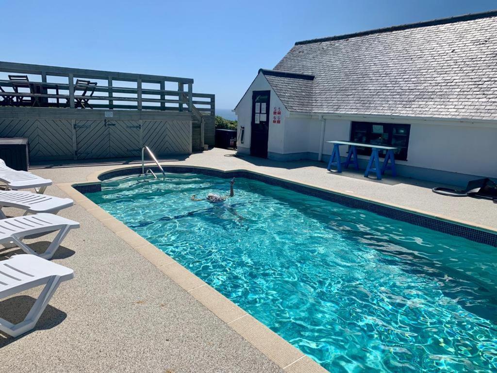 2 Bedroom Cottage Sleeps 4, With Pool Use, Sennen Extérieur photo